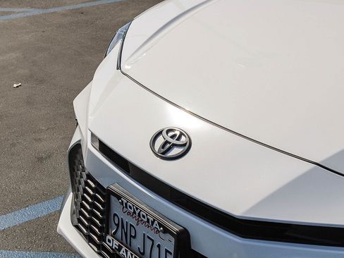 Used 2025 Toyota Camry SE w/ Convenience Package FWD image 6