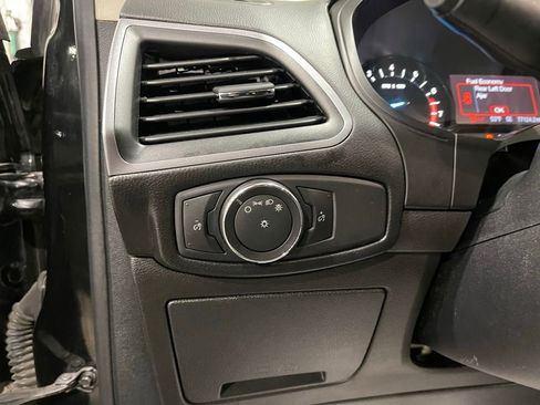 Used 2018 Ford Edge SE image 10