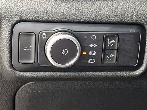 Used 2023 Ford Explorer XLT w/ Equipment Group 202A AWD/4WD image 25