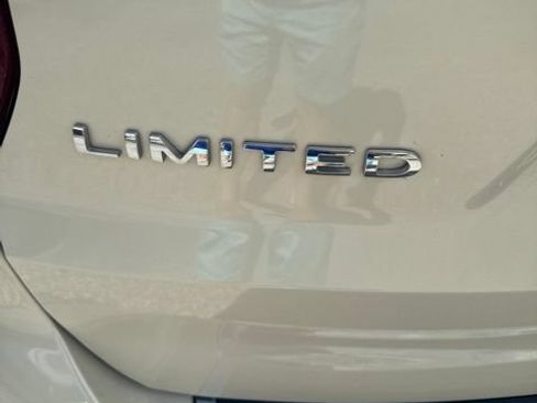 Used 2018 Ford Explorer Limited w/ Equipment Group 301A FWD image 20