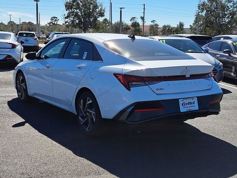 New 2025 Hyundai Elantra Limited image 4