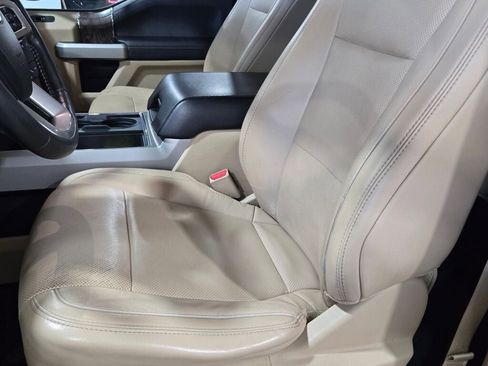 Used 2017 Ford F250 Lariat w/ Chrome Package image 23