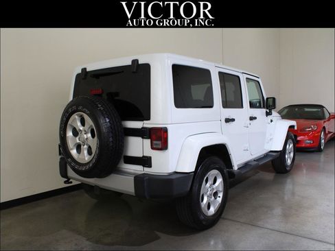 Used 2015 Jeep Wrangler Unlimited Sahara w/ Connectivity Group AWD/4WD image 11