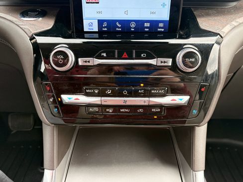 Used 2022 Ford Explorer Platinum w/ Equipment Group 601A image 30