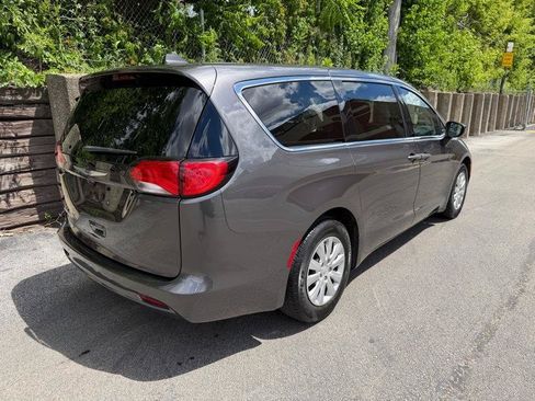 Used 2020 Chrysler Voyager L FWD image 9