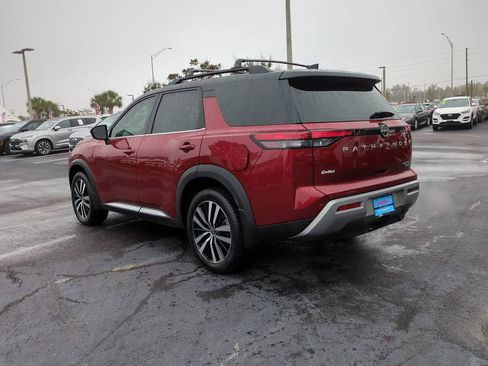 Used 2024 Nissan Pathfinder Platinum image 8
