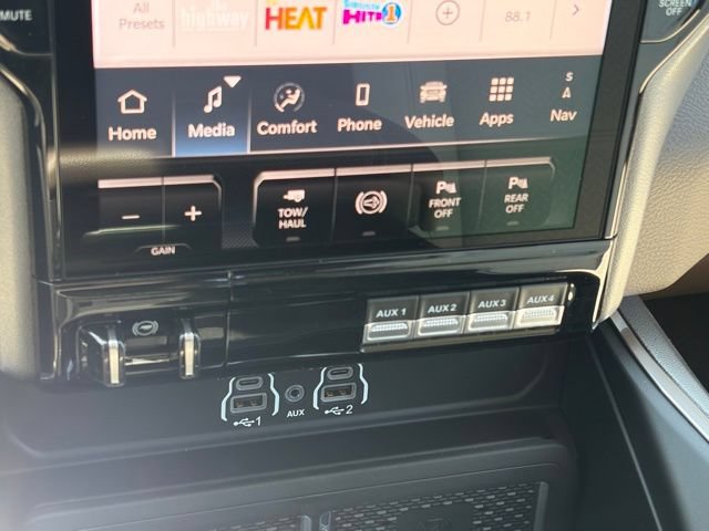 New 2026 RAM 3500 Laramie AWD/4WD image 25