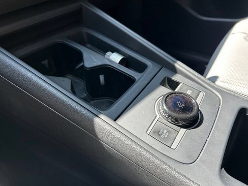 Certified 2025 Volkswagen Tiguan SE FWD image 37