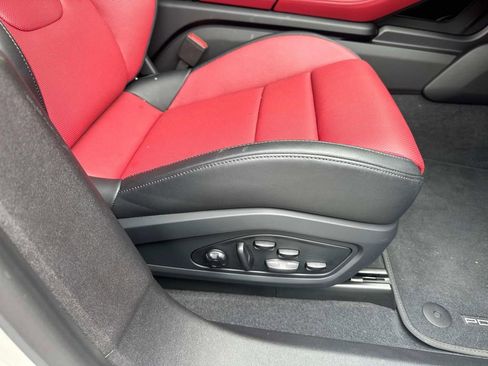 Used 2025 Porsche Taycan image 14