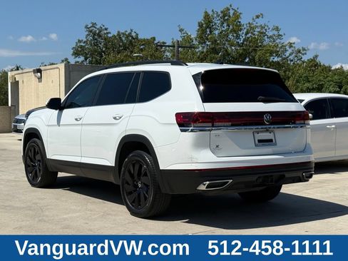 Used 2024 Volkswagen Atlas SE w/ Black Wheel Package FWD image 9
