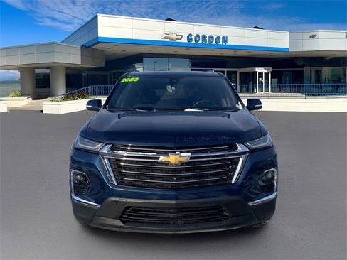 Used 2023 Chevrolet Traverse LT image 2