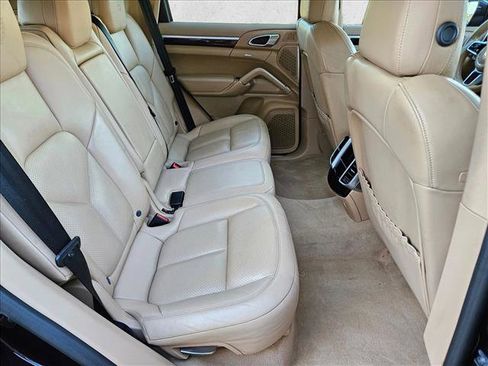 Used 2017 Porsche Cayenne Platinum Edition image 20