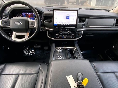 Used 2024 Ford Expedition XLT image 14