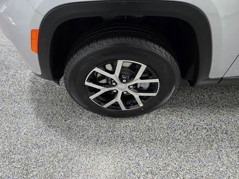 New 2025 Jeep Grand Cherokee L Limited w/ Trailer Tow Package image 31