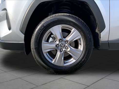 Used 2025 Toyota RAV4 XLE AWD/4WD image 11