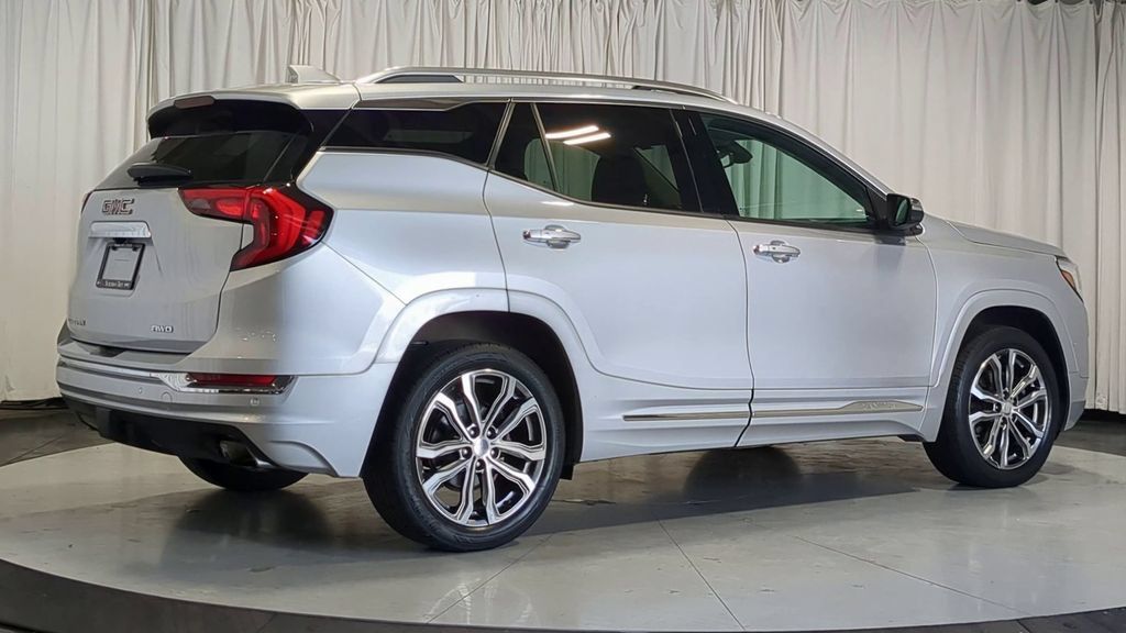 Used 2020 GMC Terrain Denali w/ Denali Premium Package AWD/4WD image 10