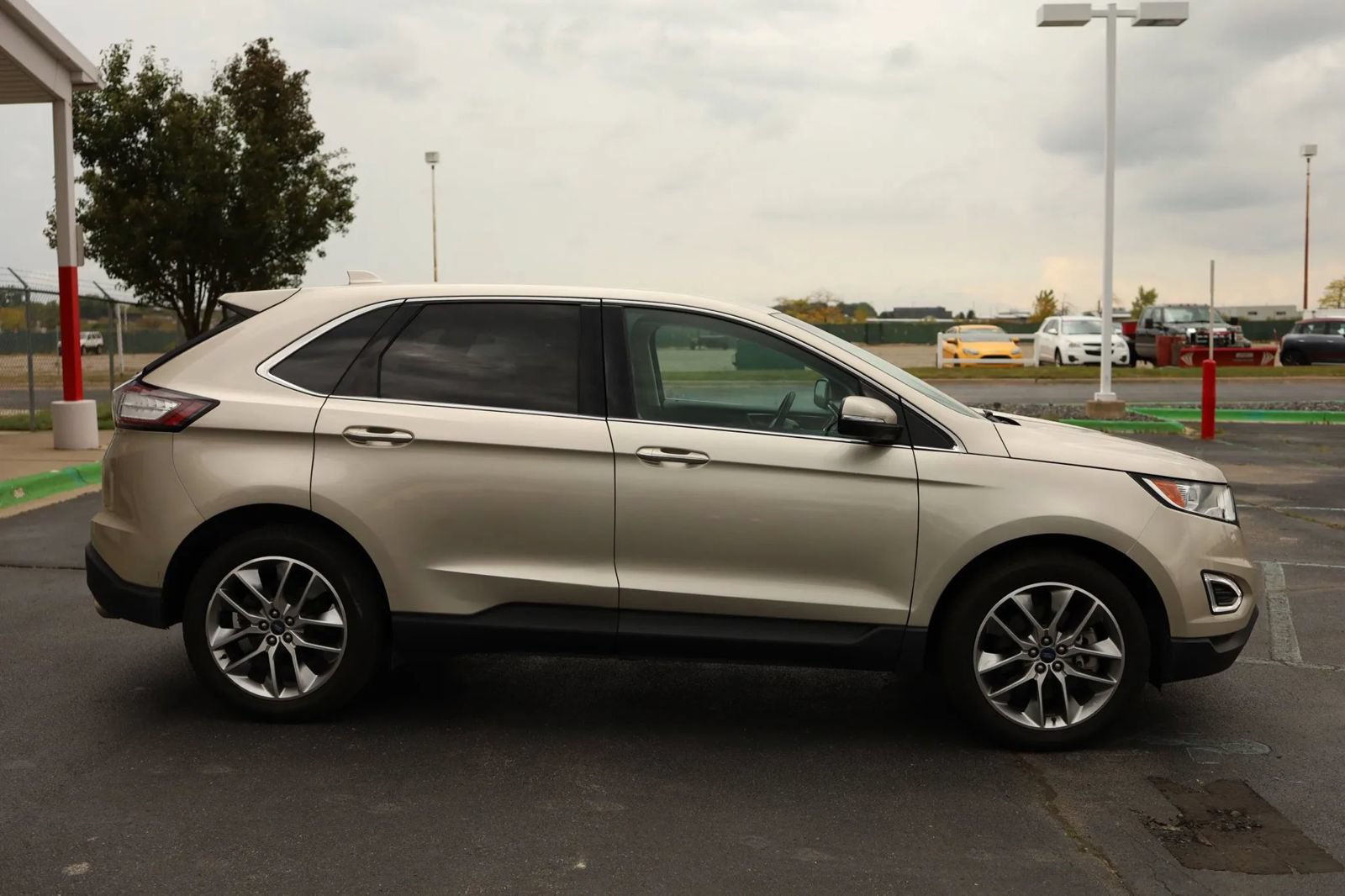 Used 2018 Ford Edge Titanium w/ Ford Safe & Smart Package AWD/4WD image 5