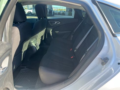 Used 2015 Chrysler 200 Limited w/ Convenience Group image 17