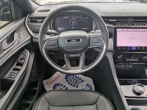 New 2025 Jeep Grand Cherokee Limited w/ Black Appearance Package image 14