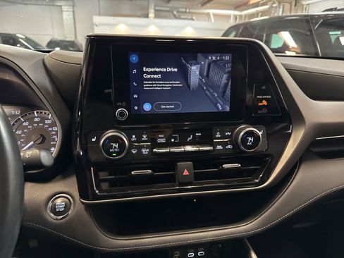 Used 2023 Toyota Highlander XLE image 36