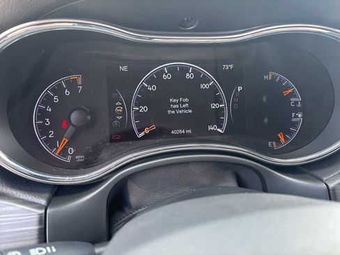 Used 2021 Jeep Grand Cherokee Laredo AWD/4WD image 27