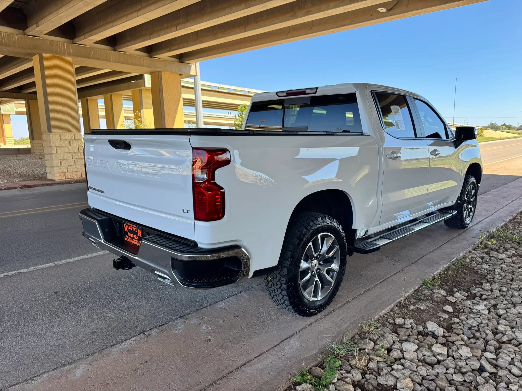 Used 2023 Chevrolet Silverado 1500 LT w/ Z71 Off-Road Package AWD/4WD image 3