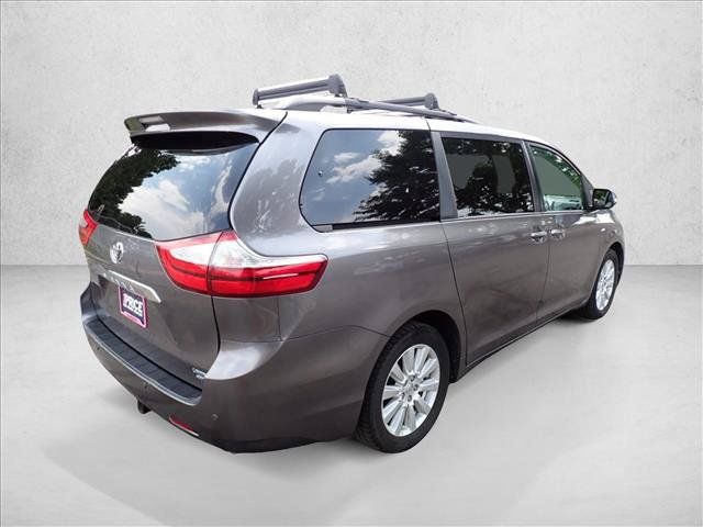 Used 2017 Toyota Sienna Limited AWD/4WD image 4