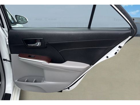 Used 2013 Toyota Camry XLE w/ Leather Pkg image 23