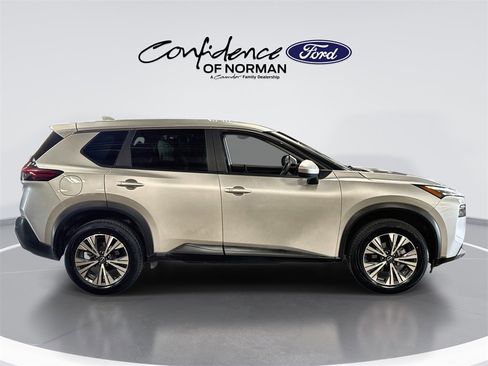 Used 2023 Nissan Rogue SV image 10