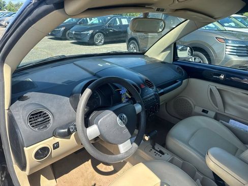 Used 2006 Volkswagen Beetle Convertible w/ Package 1 FWD image 8