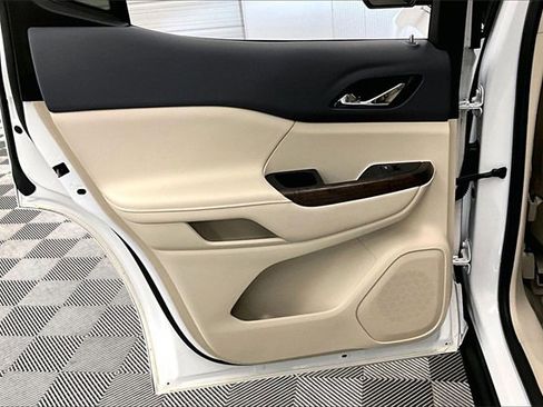 Used 2022 GMC Acadia Denali w/ Trailering Package image 18