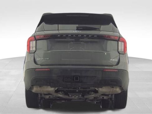Used 2025 Ford Explorer Active AWD/4WD image 7