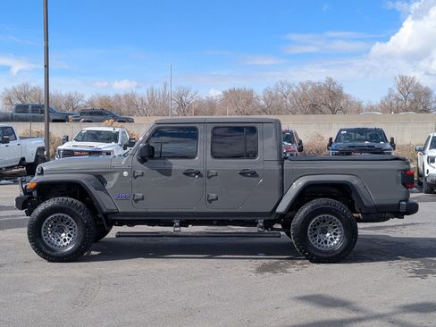 Used 2020 Jeep Gladiator Overland image 3