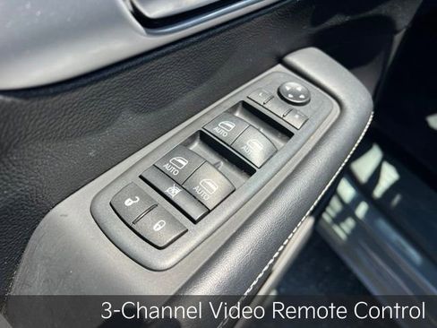 Used 2021 Chrysler Pacifica Touring-L w/ Uconnect Theater Family Group AWD/4WD image 27