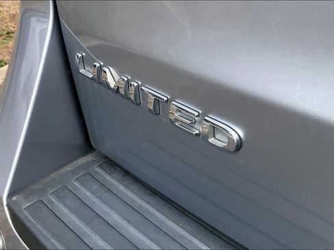 Used 2024 Ford Expedition Limited image 10