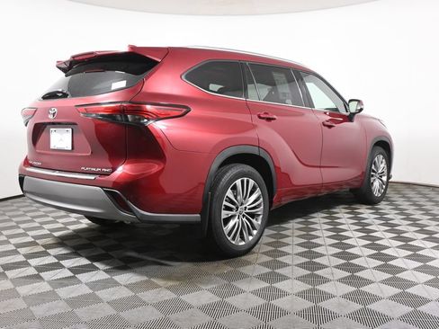 Used 2022 Toyota Highlander Platinum AWD/4WD image 7