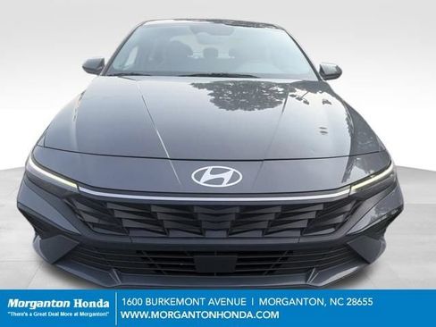 Used 2025 Hyundai Elantra SEL FWD image 2
