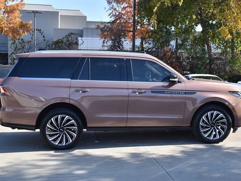 Certified 2025 Lincoln Navigator Black Label image 6