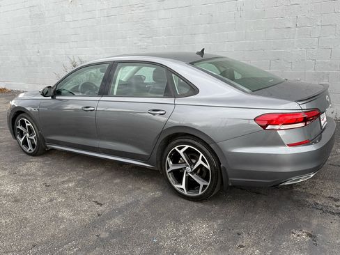 Used 2020 Volkswagen Passat 2.0T R-Line image 11