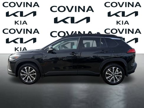 Used 2022 Toyota Corolla Cross XLE w/ Convenience Package image 5