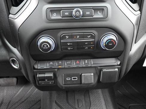 New 2026 Chevrolet Silverado 1500 Custom w/ LPO, Dark Essentials Package AWD/4WD image 19
