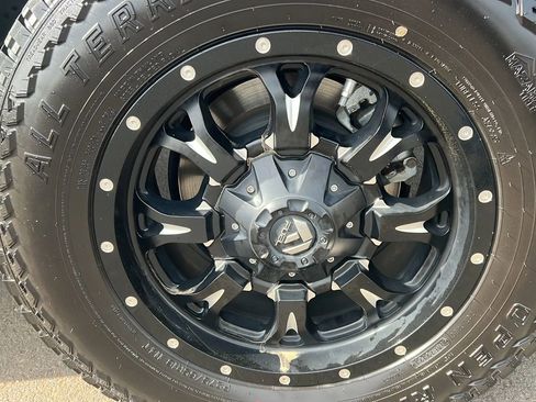 Used 2018 Toyota Tundra SR5 w/ TRD Off Road Package AWD/4WD image 12