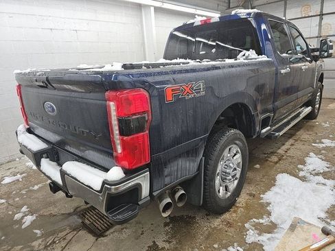 Used 2023 Ford F350 Lariat w/ Chrome Package image 4