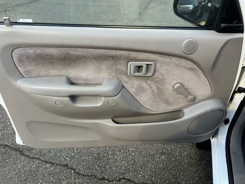 Used 2003 Toyota Tacoma 2WD Xtracab image 10