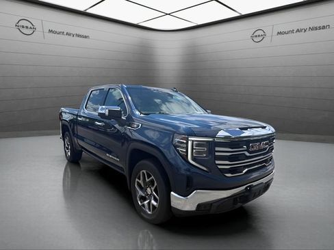 Used 2023 GMC Sierra 1500 SLT AWD/4WD image 3