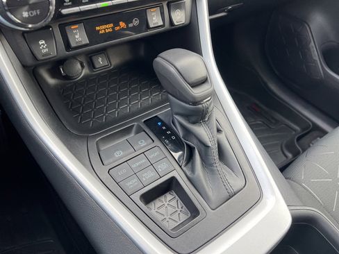 Used 2022 Toyota RAV4 XLE image 14