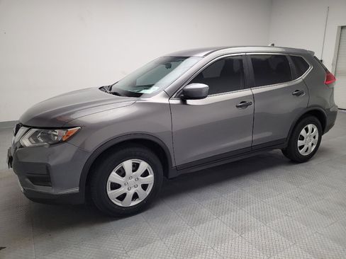 Used 2017 Nissan Rogue S image 2