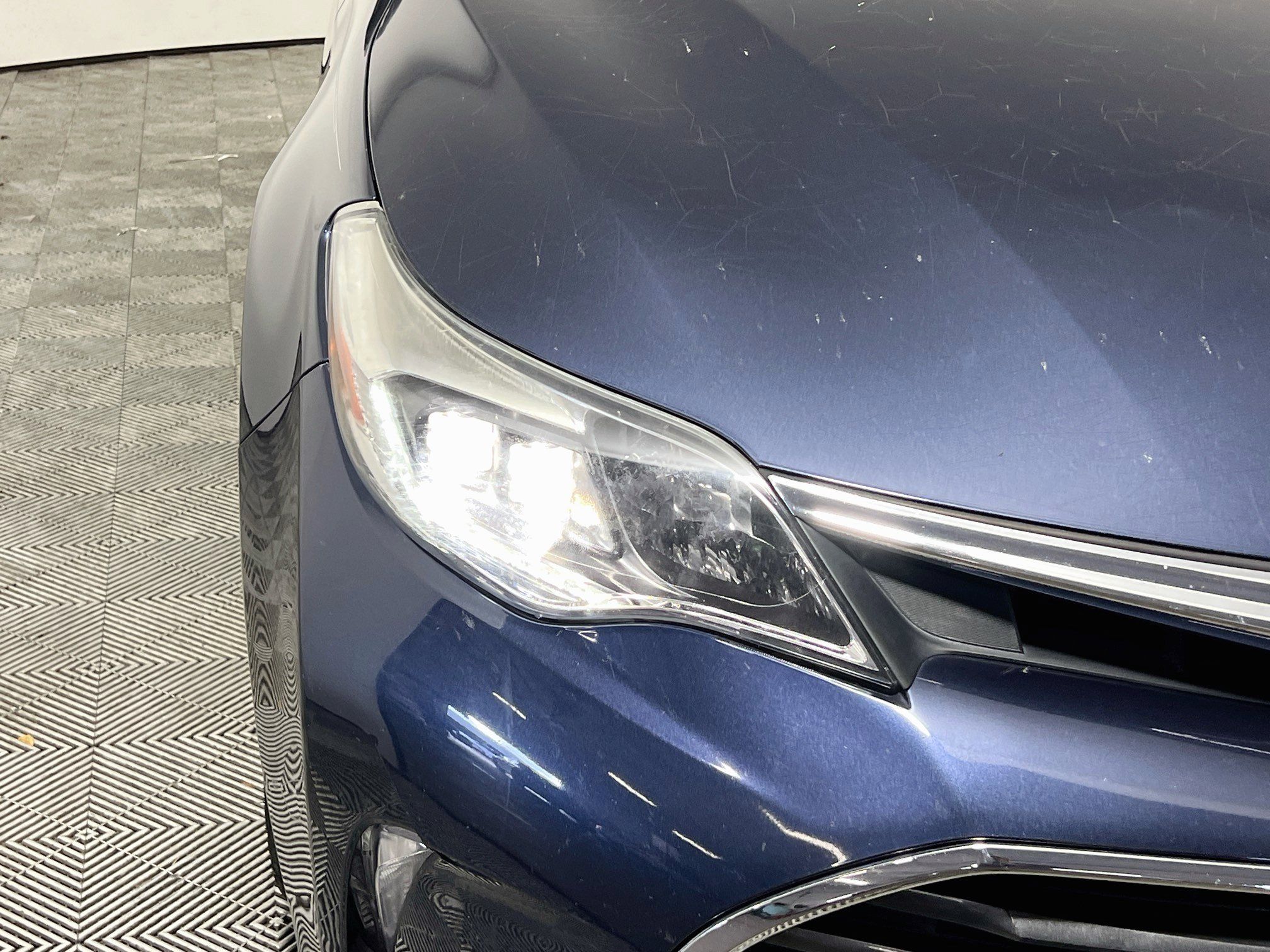 Used 2018 Toyota Avalon Limited FWD image 12