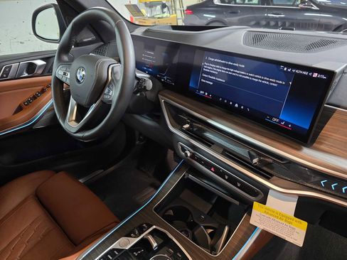 Used 2026 BMW X5 xDrive50e image 11