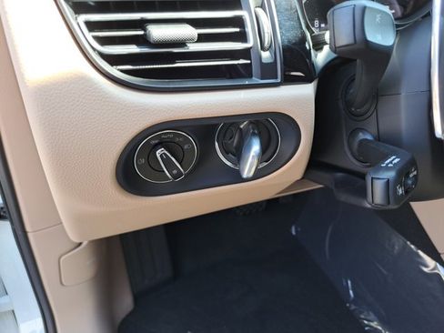 Certified 2025 Porsche Macan image 28